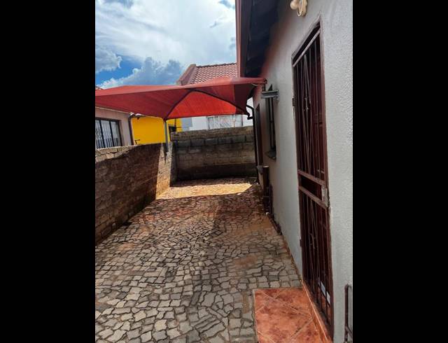 2 BEDROOM PROPERTY TO RENT IN SOSHANGUVE VV